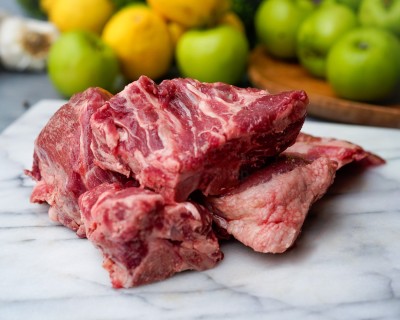 Свинина на кости охлаждённая 1 кг - купить в Табулдаке